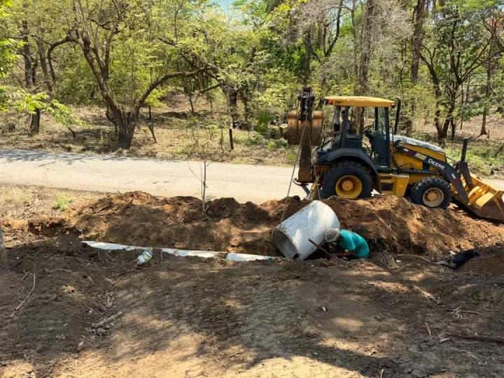 Drainage culvert excavation, from the Guanacaste Earthmoving page